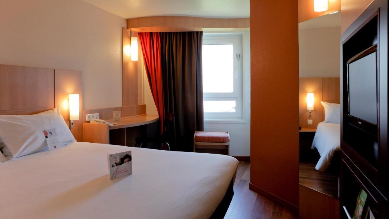 2 Adjacent Rooms,1208427820:JPEG