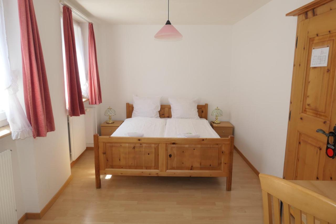 Doppelzimmer mit Gemeinschafts-WC