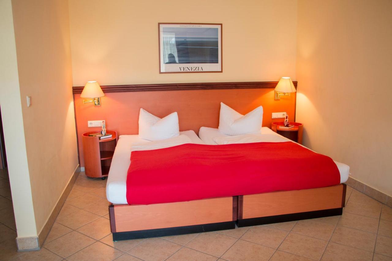 Double room without balcony or courtyard view,1015387981:JPEG