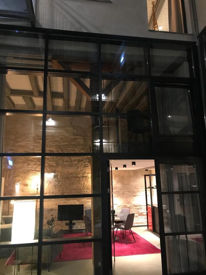 Deluxe Studio