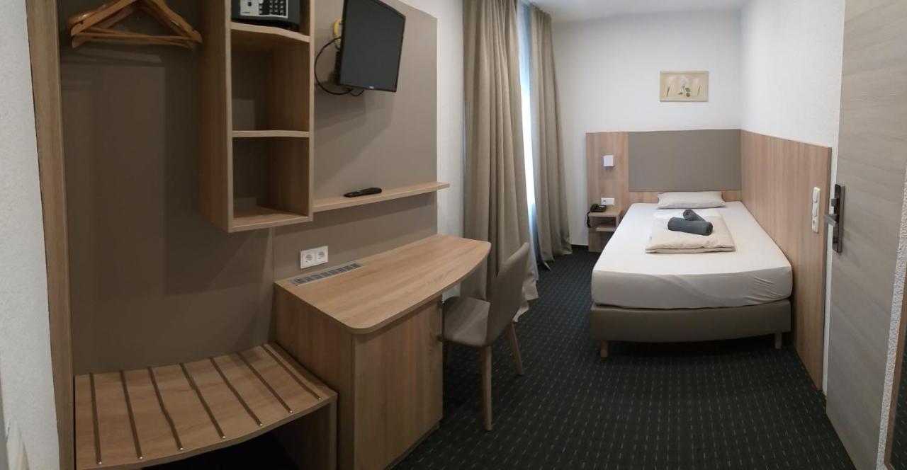 Single Room,1758517180:JPEG