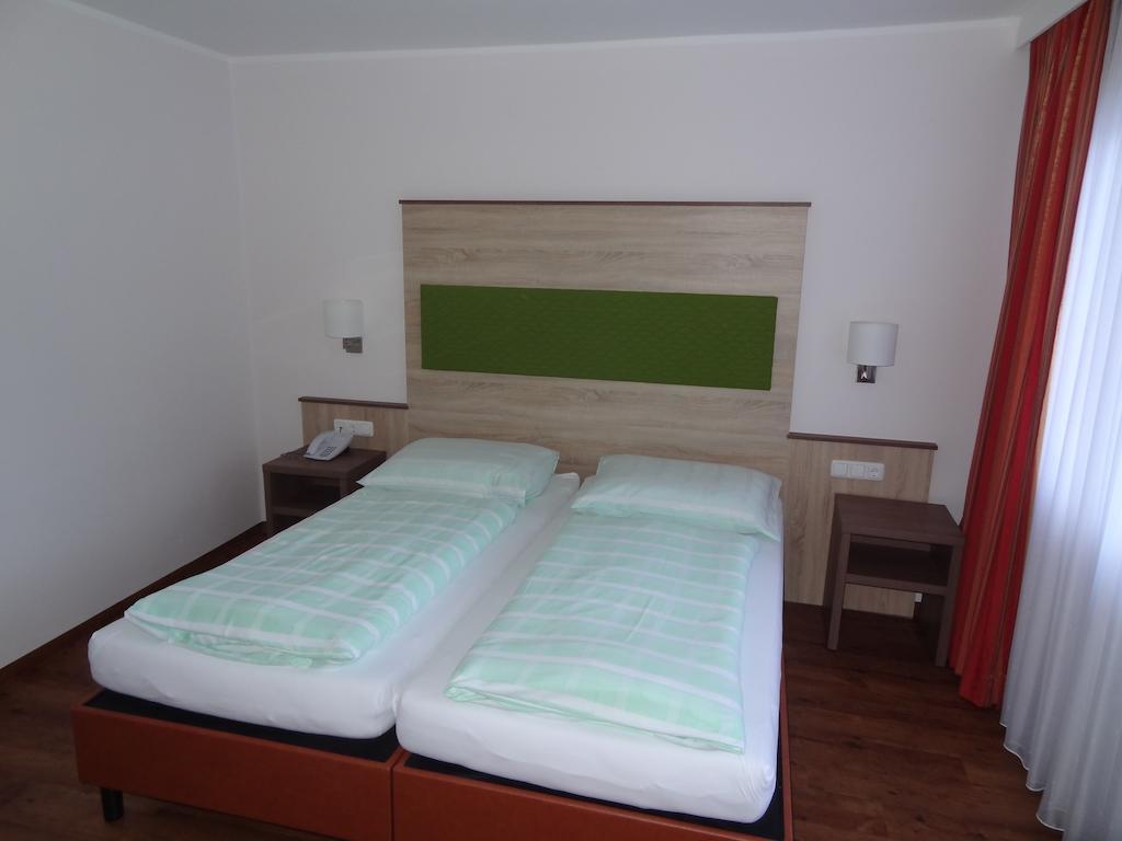 Doppelzimmer mit Balkon