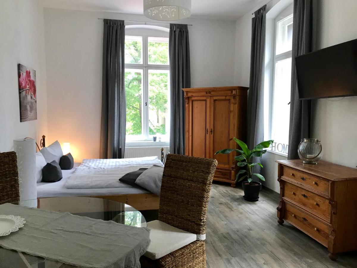 One-Bedroom Apartment,1589313841:JPEG