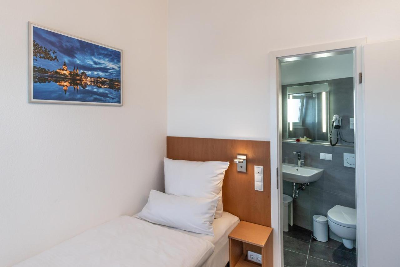 Single Room,1085962288:JPEG