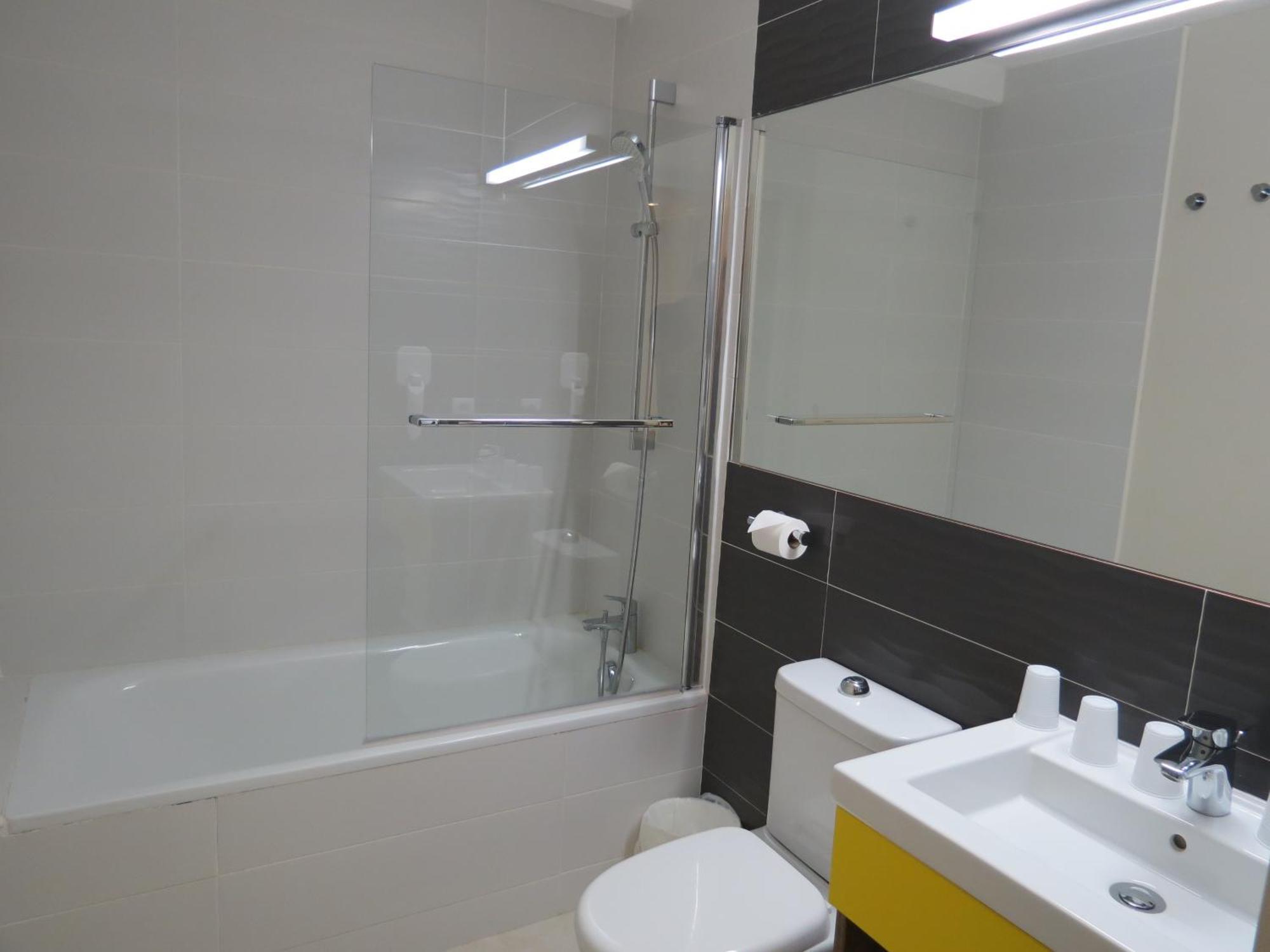 King Apartment with Two Sofa Beds, Kitchen, Bath Tub and Private Terrace - Non-Smoking