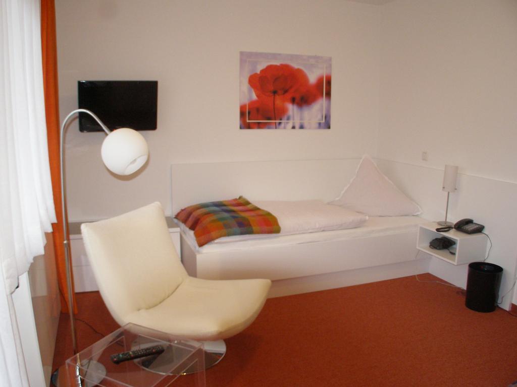 Einzelzimmer mit Balkon