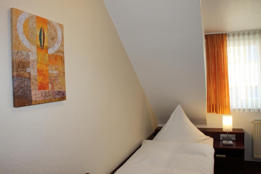 Single Room,109981299:JPEG