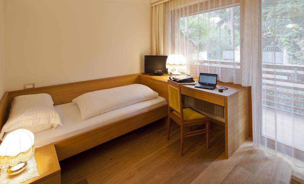 Single Room,110799537:JPEG
