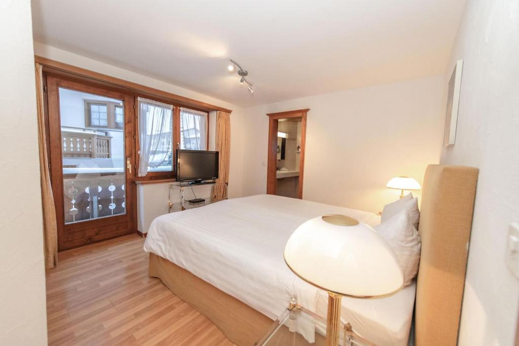 Three-Bedroom Apartment,1110138372:JPEG