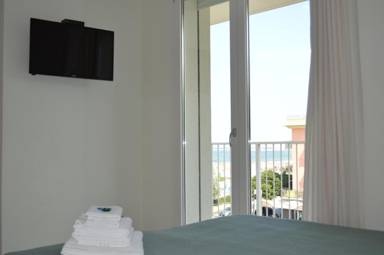 Doppelzimmer mit Balkon und Meerblick