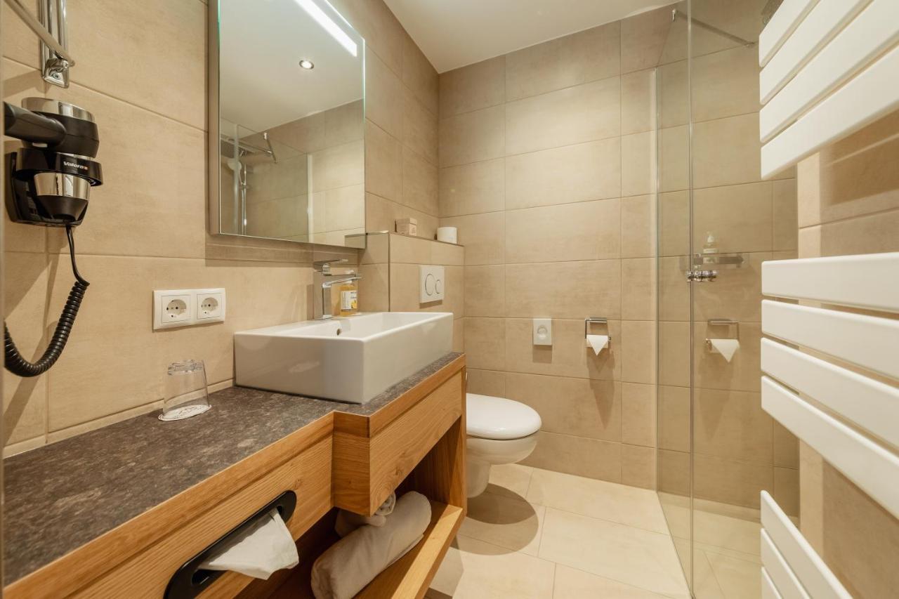 Single Room with Balcony,1122284706:JPEG