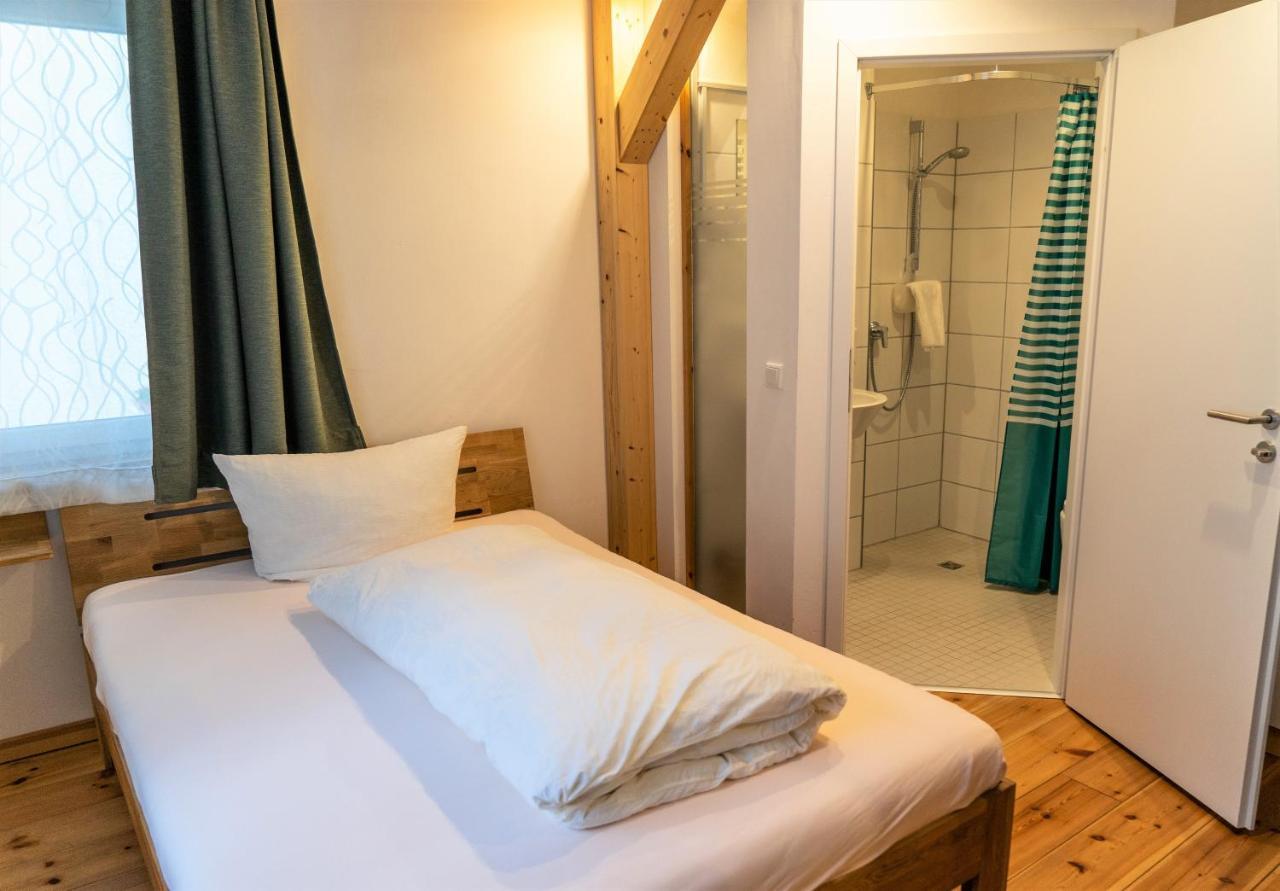Single Room,1756458509:JPEG