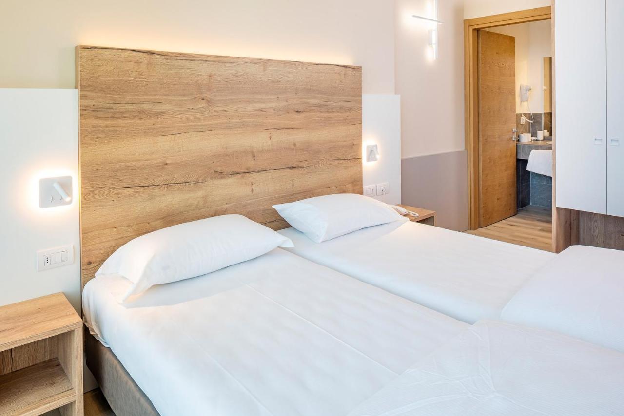 Deluxe One-Bedroom Apartment