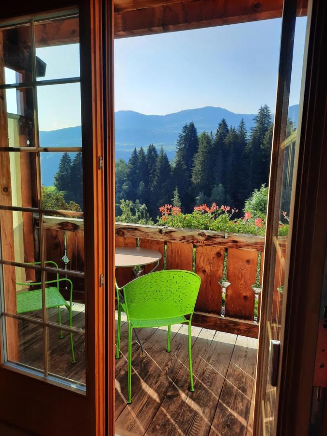 Vierbettzimmer mit Balkon