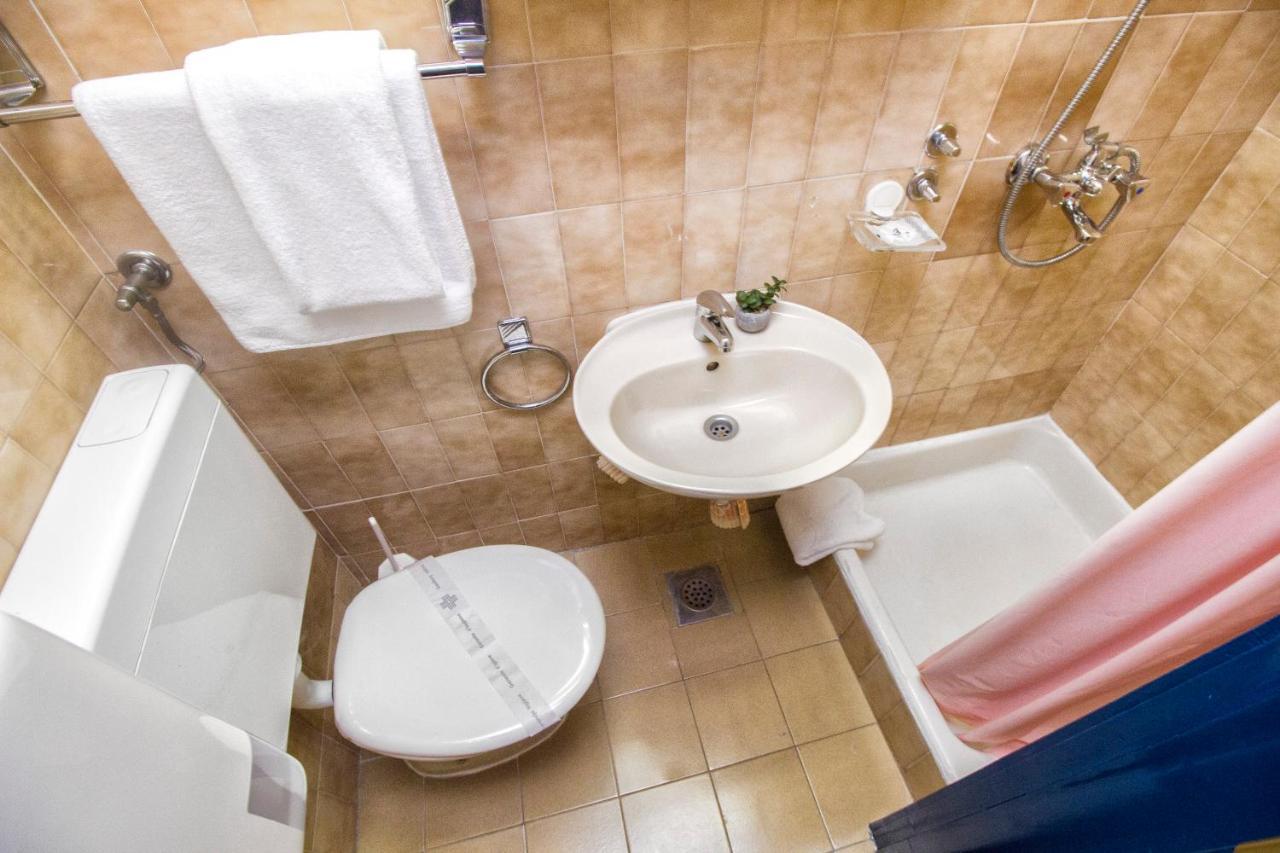 Single Room,1159918665:JPEG