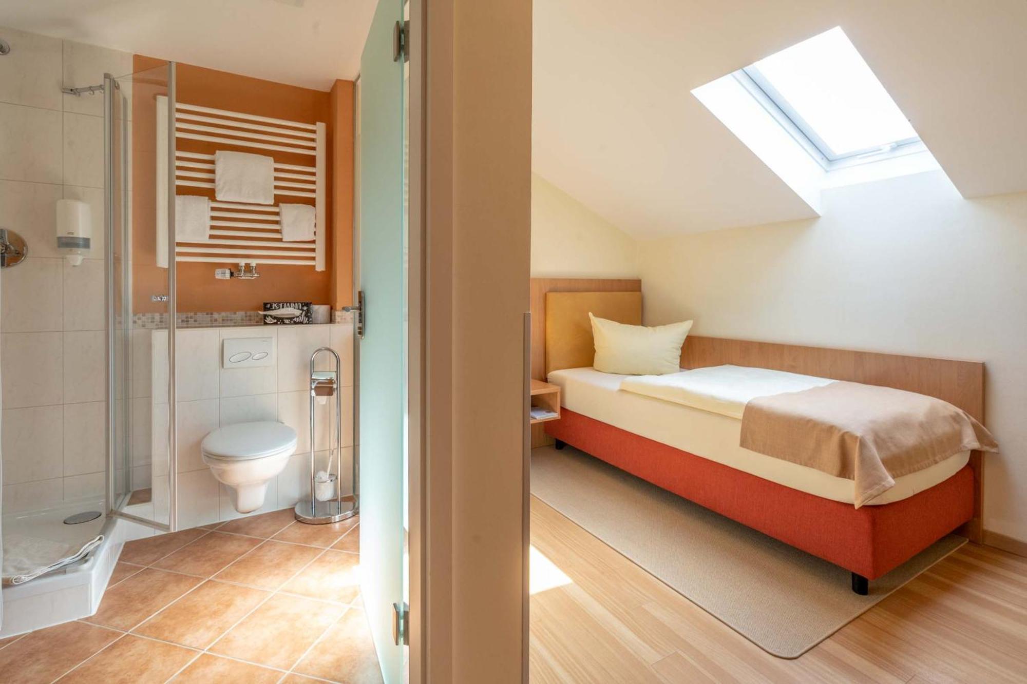 Standard Single Room,727872982:JPEG