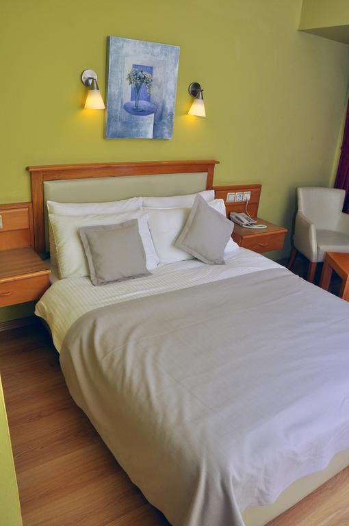 Standard Doppel- oder Zweibettzimmer mit Meerblick
