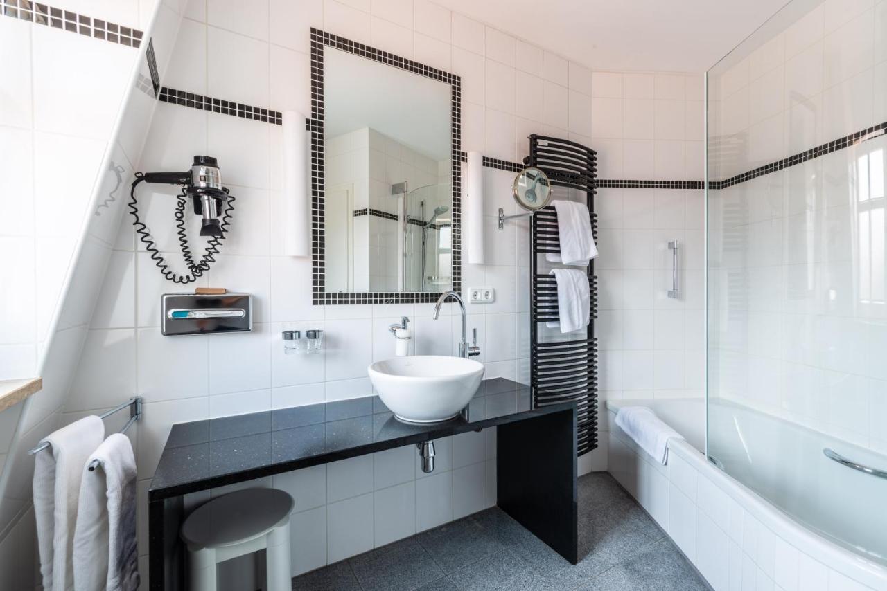 Large Double or Twin Room