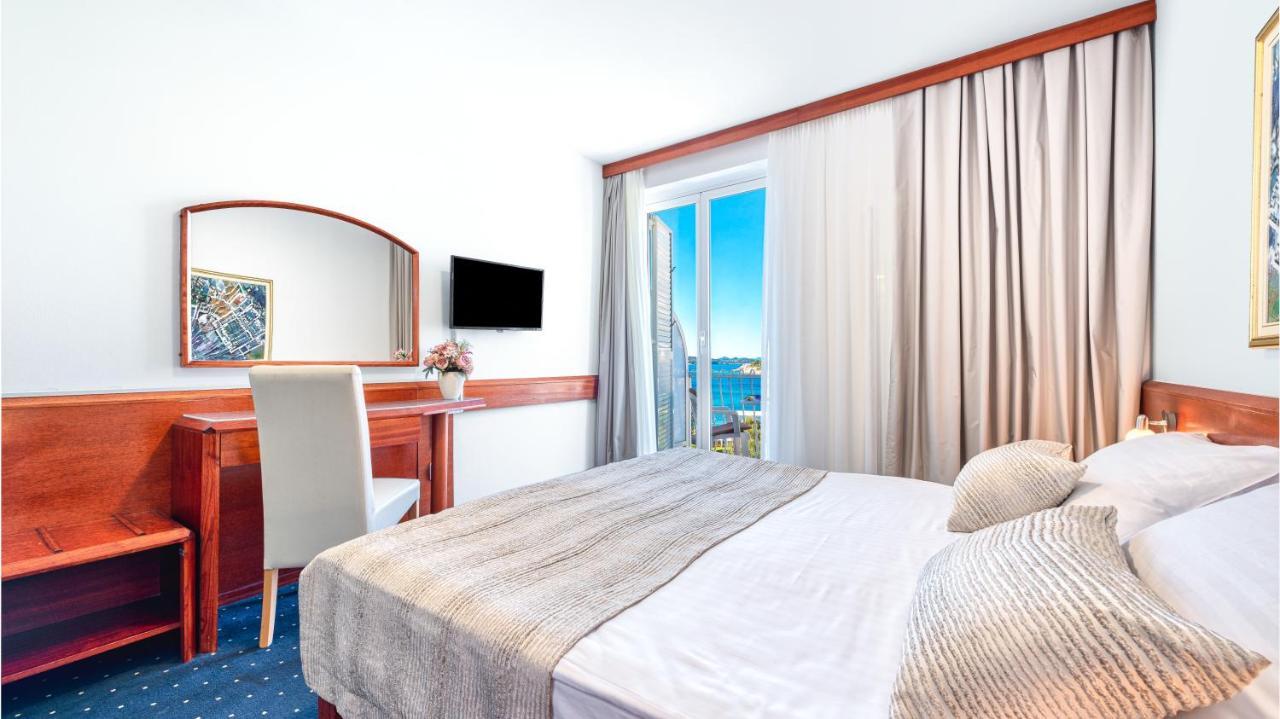 Double or Twin Room Balcony Sea View,1277143258:JPEG