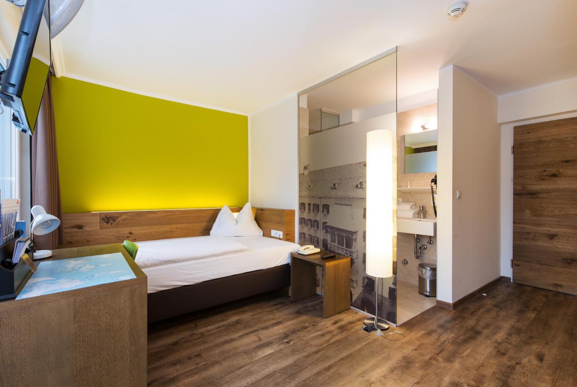Single Room,379851733:JPEG