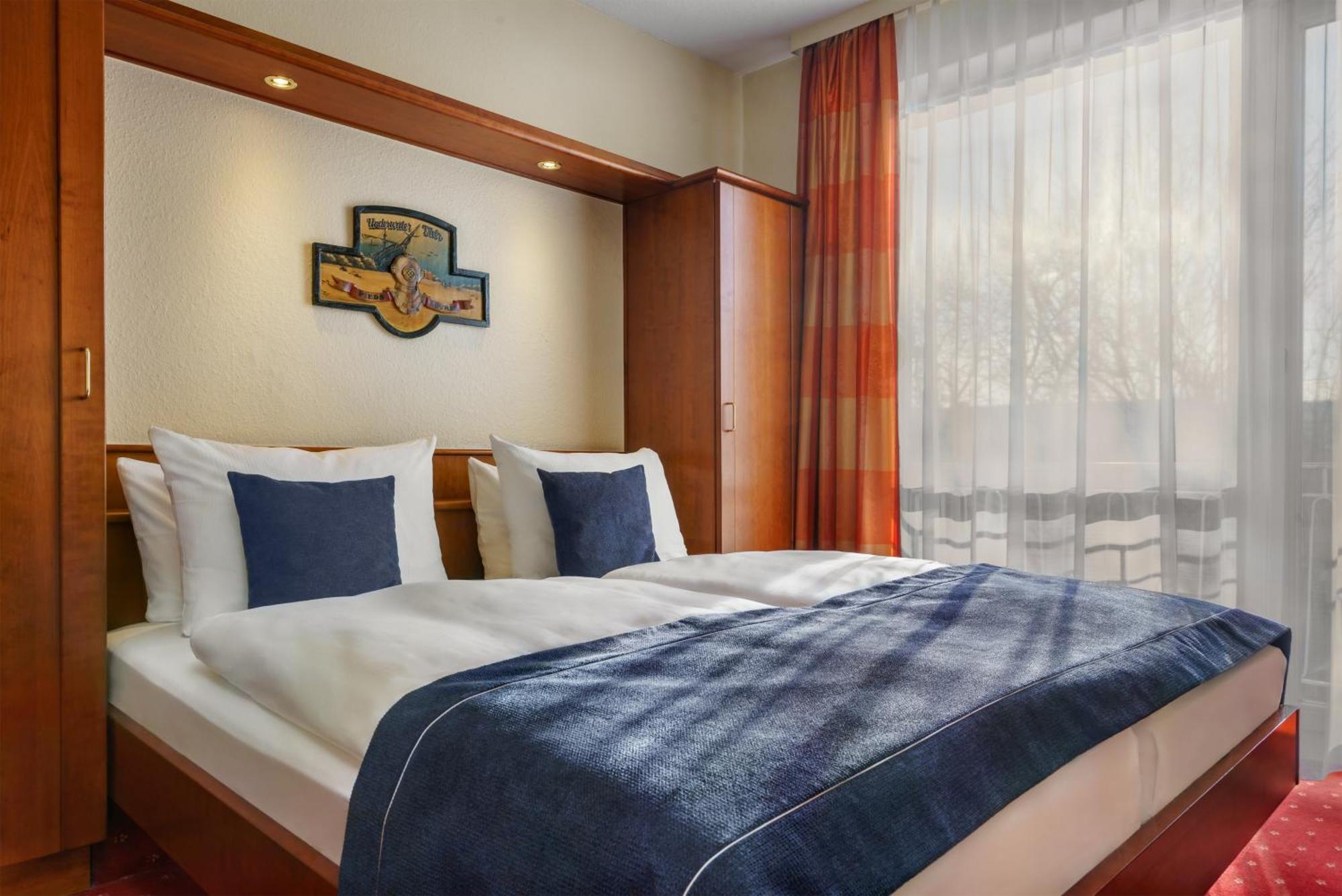 Standard Double or Twin Room,1211855983:JPEG
