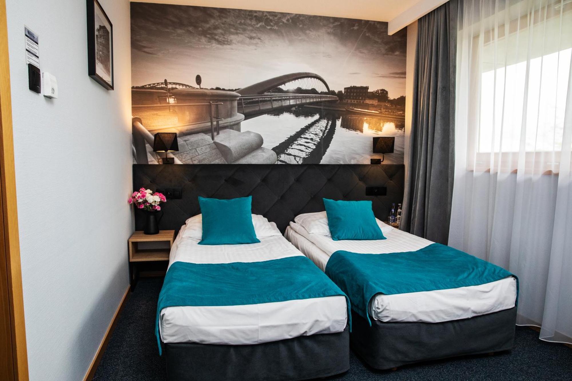 Zweibettzimmer mit seitlichem Flussblick