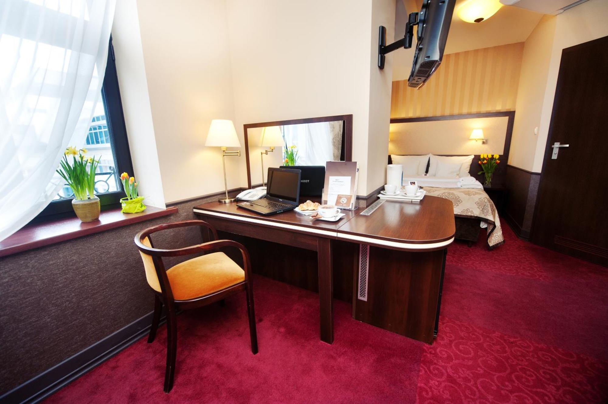 Deluxe Double or Twin Room,1212244147:JPEG