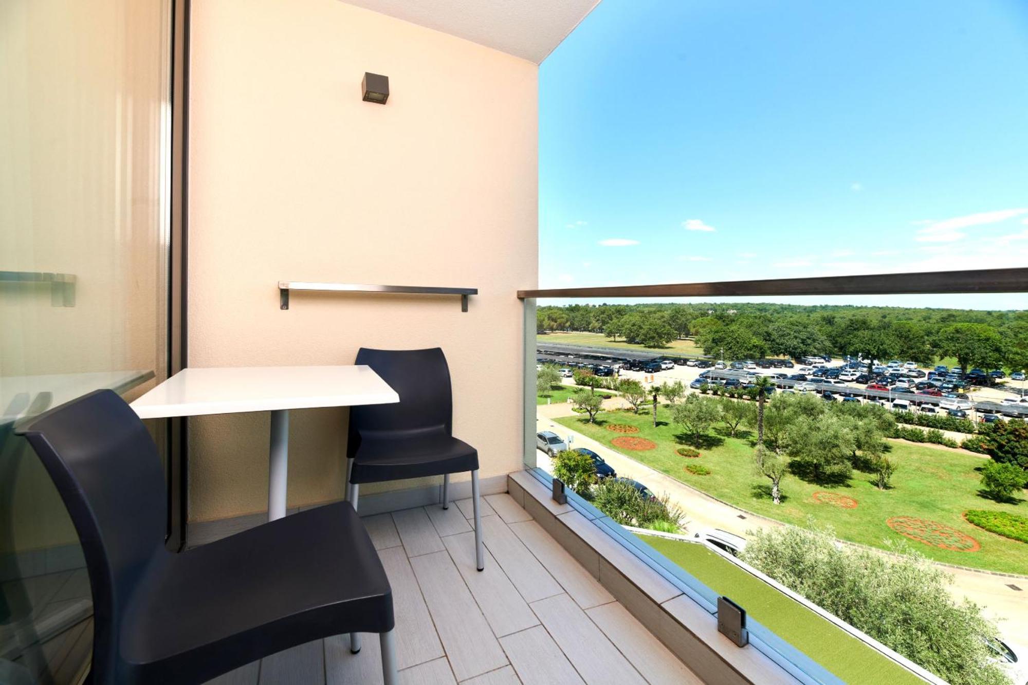 Classic Zimmer mit Balkon – Parkseite