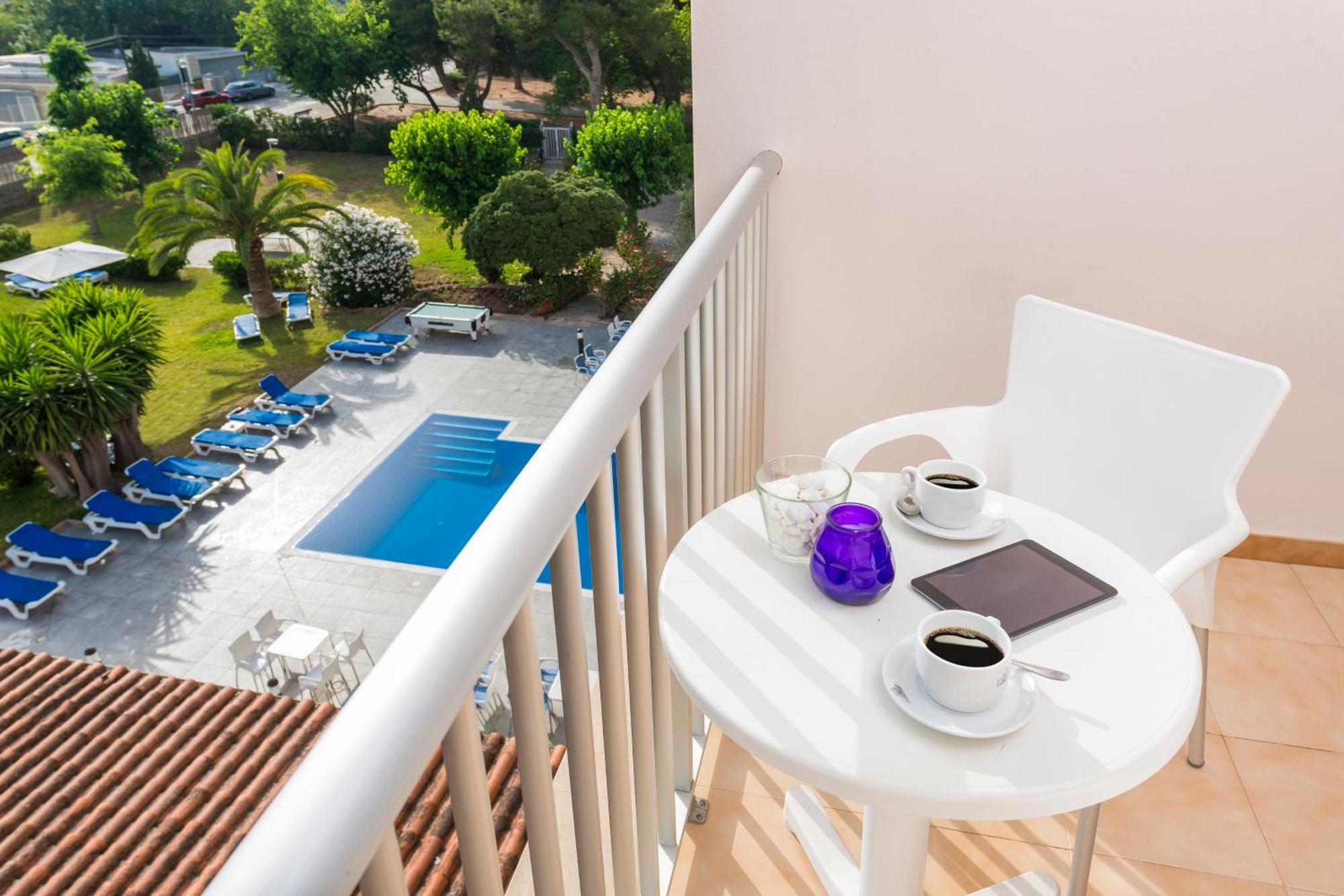 Zweibettzimmer mit Balkon