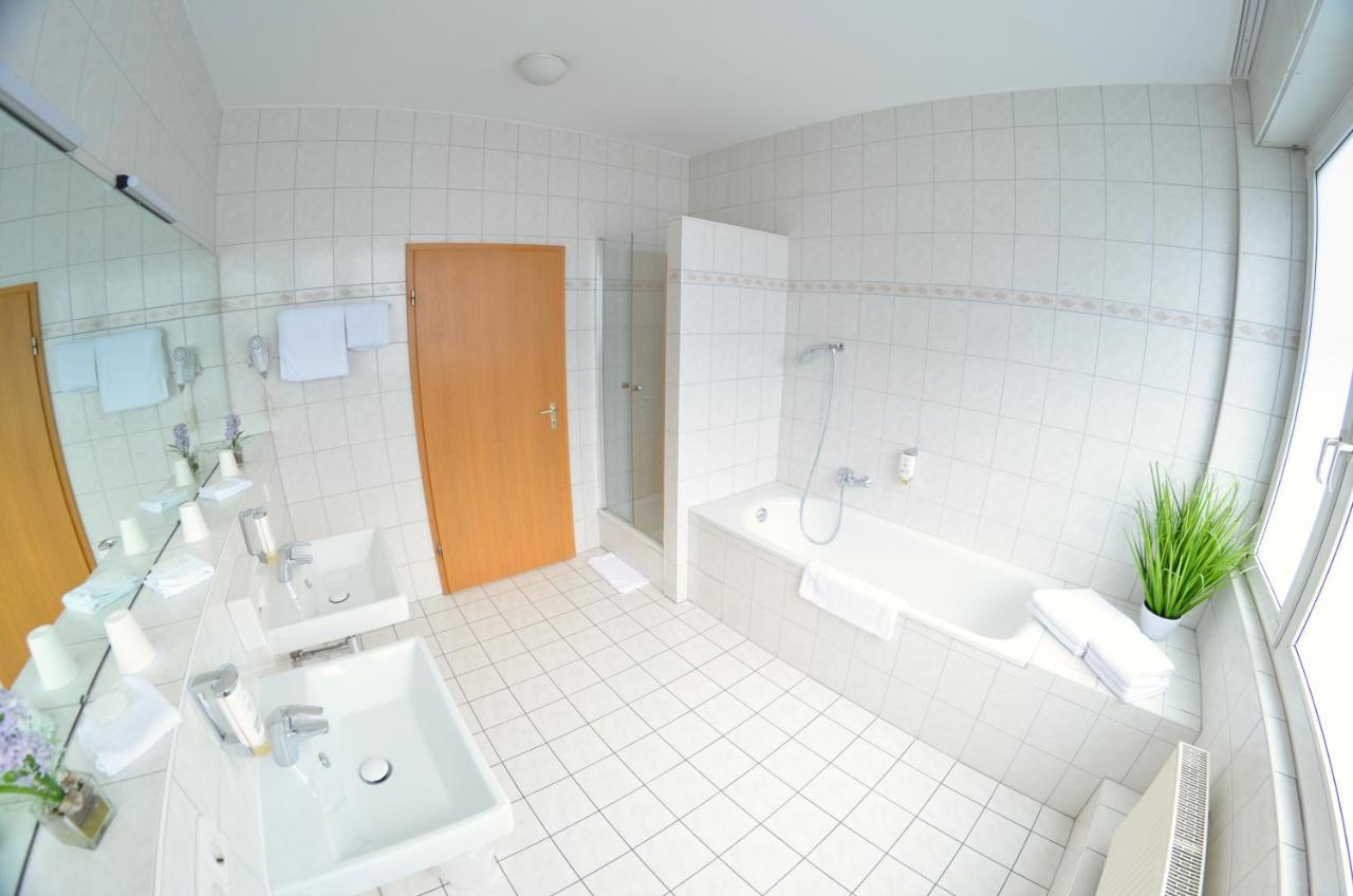 Family Room,1225735121:JPEG