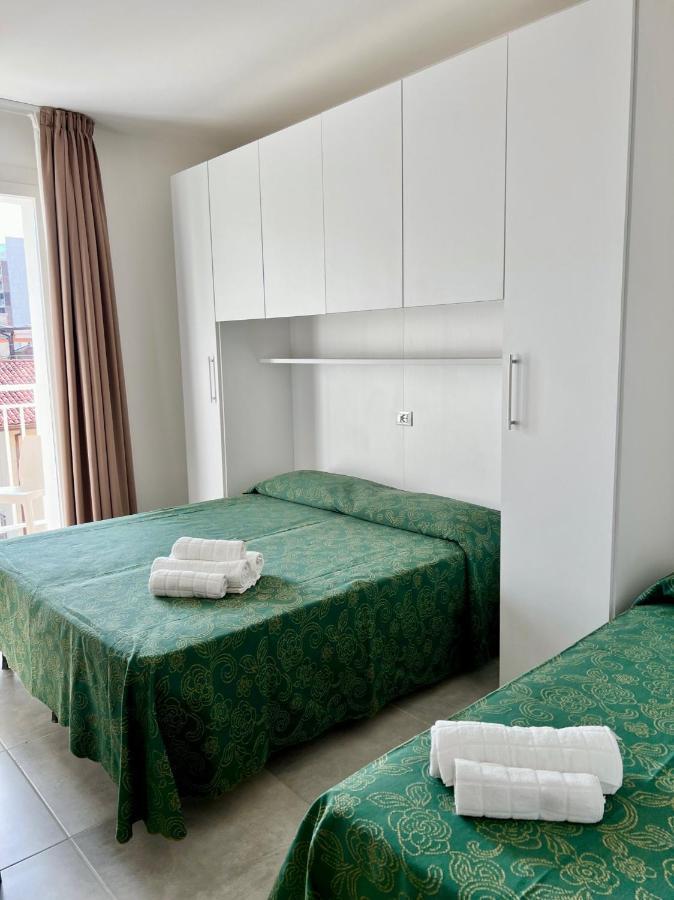 Dreibettzimmer mit Zugang zum Strand