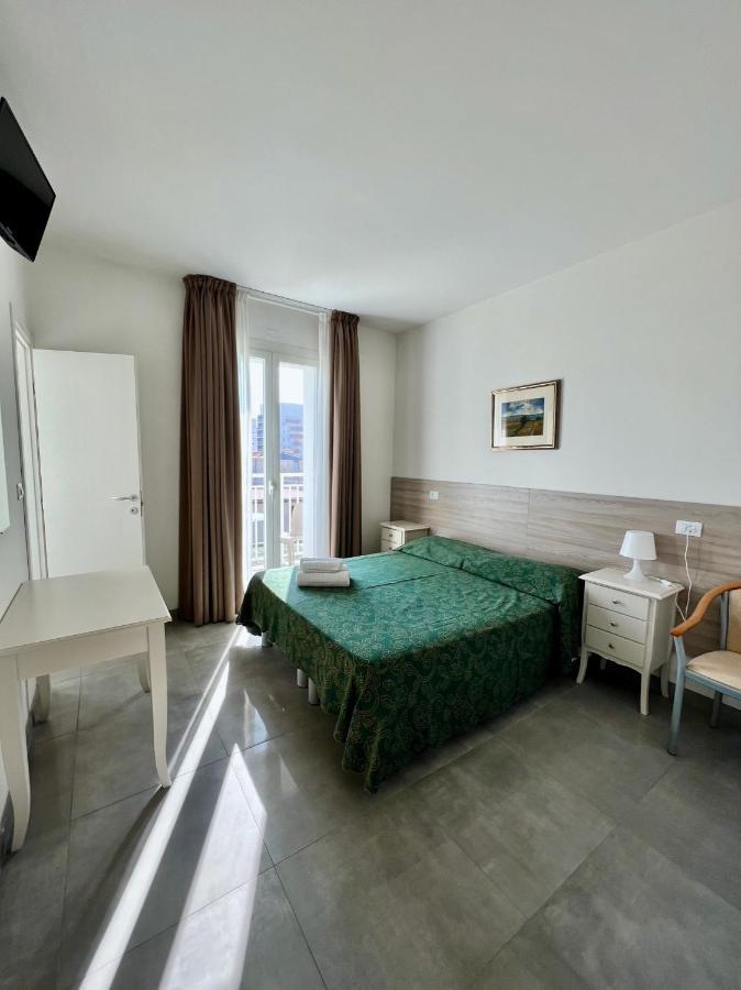 Doppel- oder Zweibettzimmer mit Zugang zum Strand