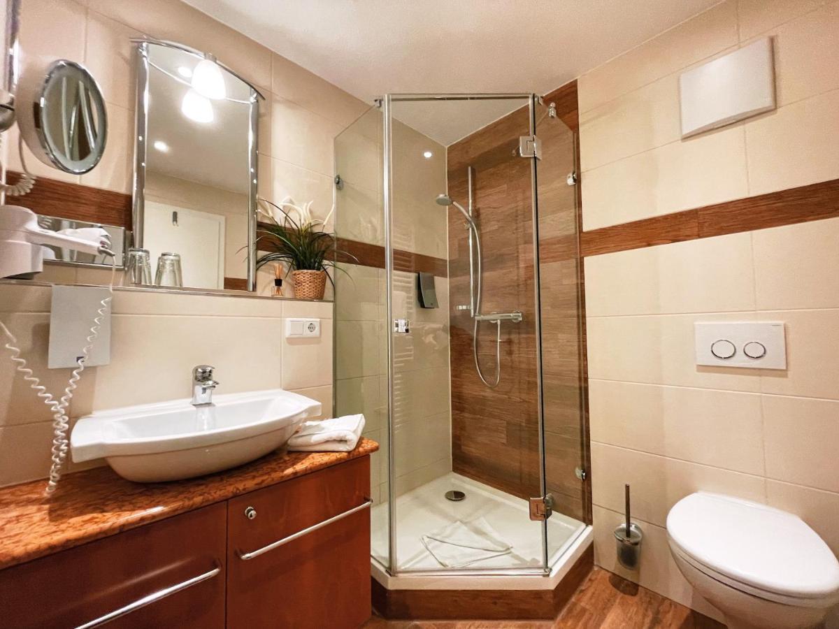 Double Room Private Bathroom,1242817423:JPEG