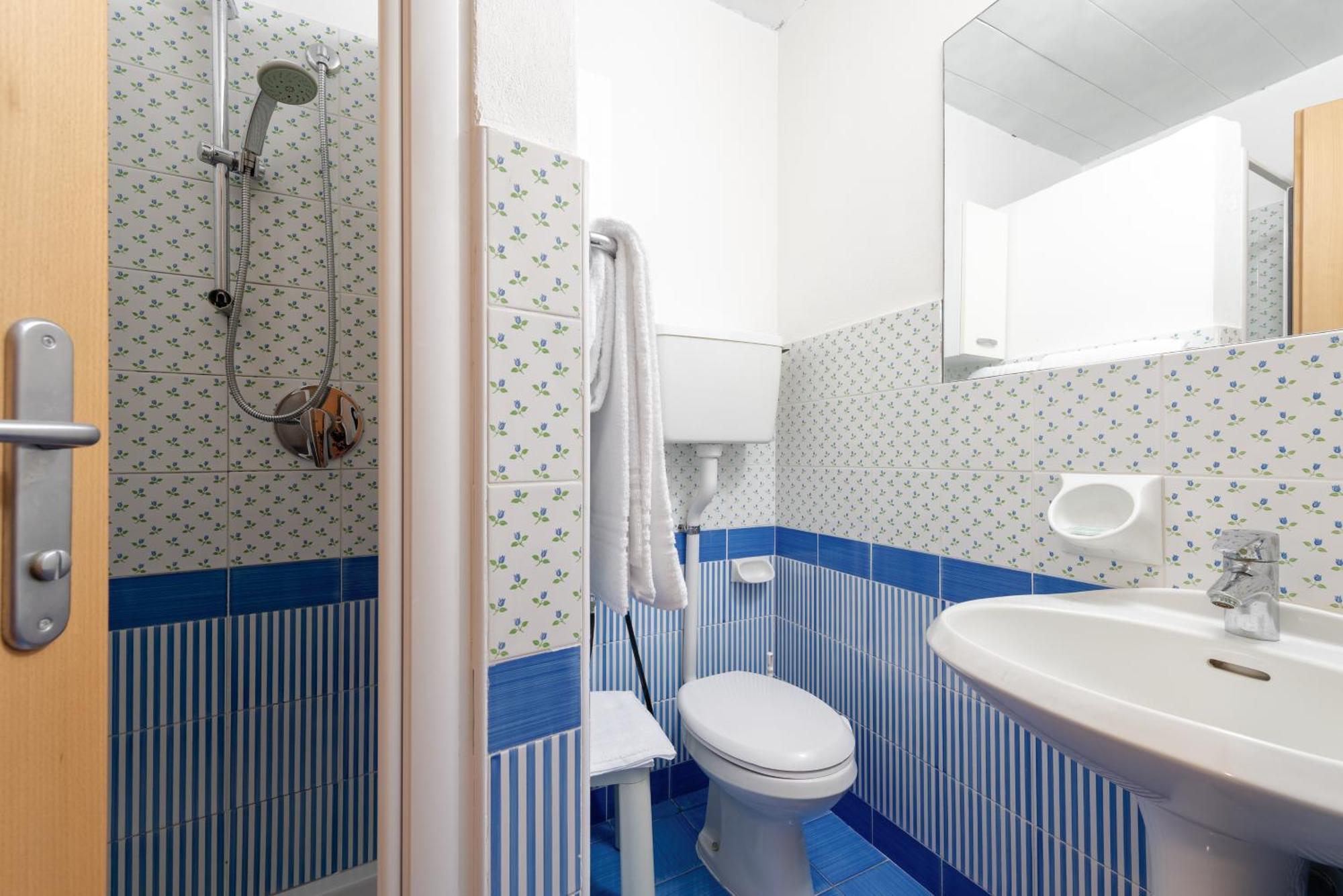 Double or Twin Room with Lake View