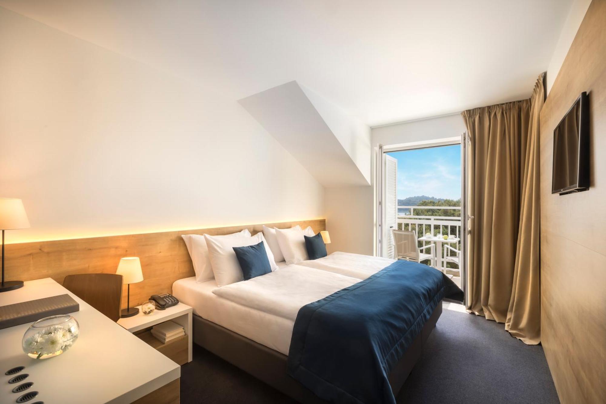 Doppelzimmer mit seitlichem Meerblick und Balkon