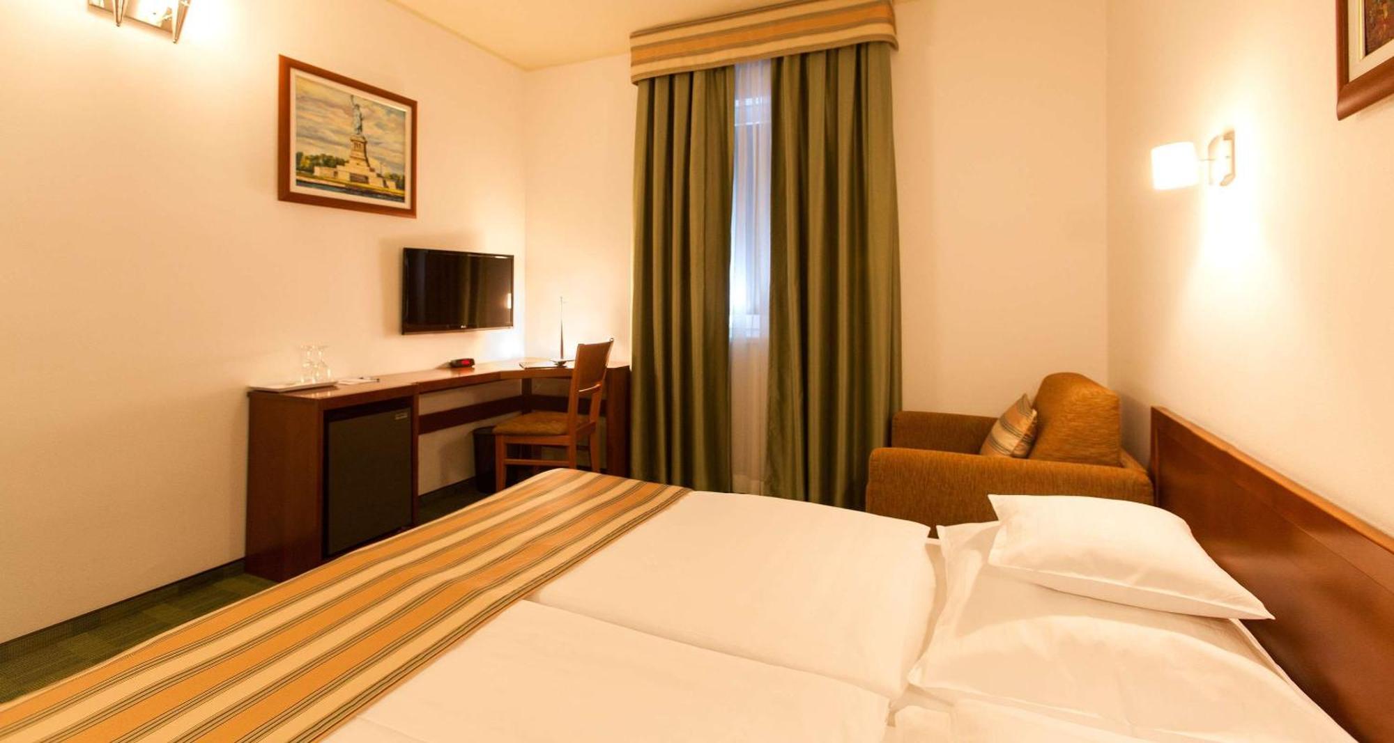 Comfort King Room,1452160945:JPEG