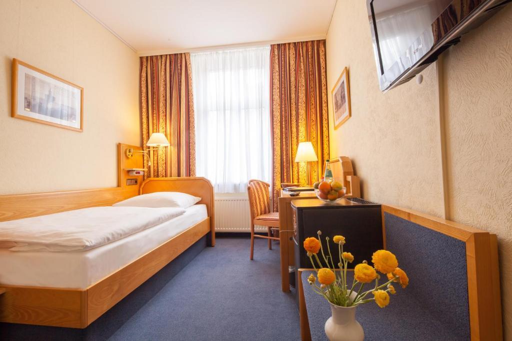 Standard Single Room,1673650074:JPEG