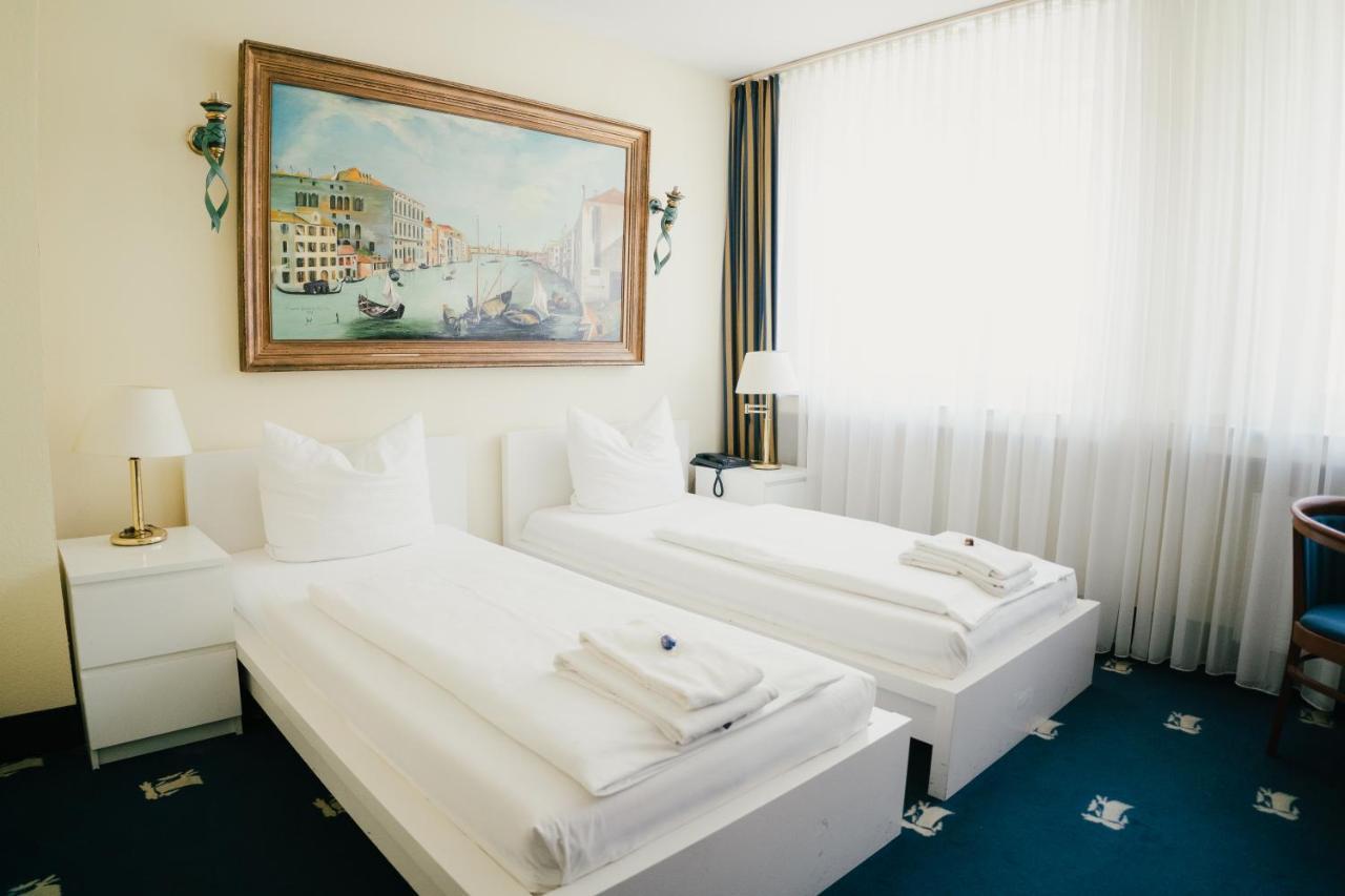 Twin Room,1307463472:JPEG