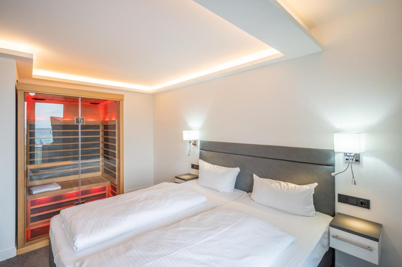 Zimmer mit Panoramablick auf das Meer und Balkon
