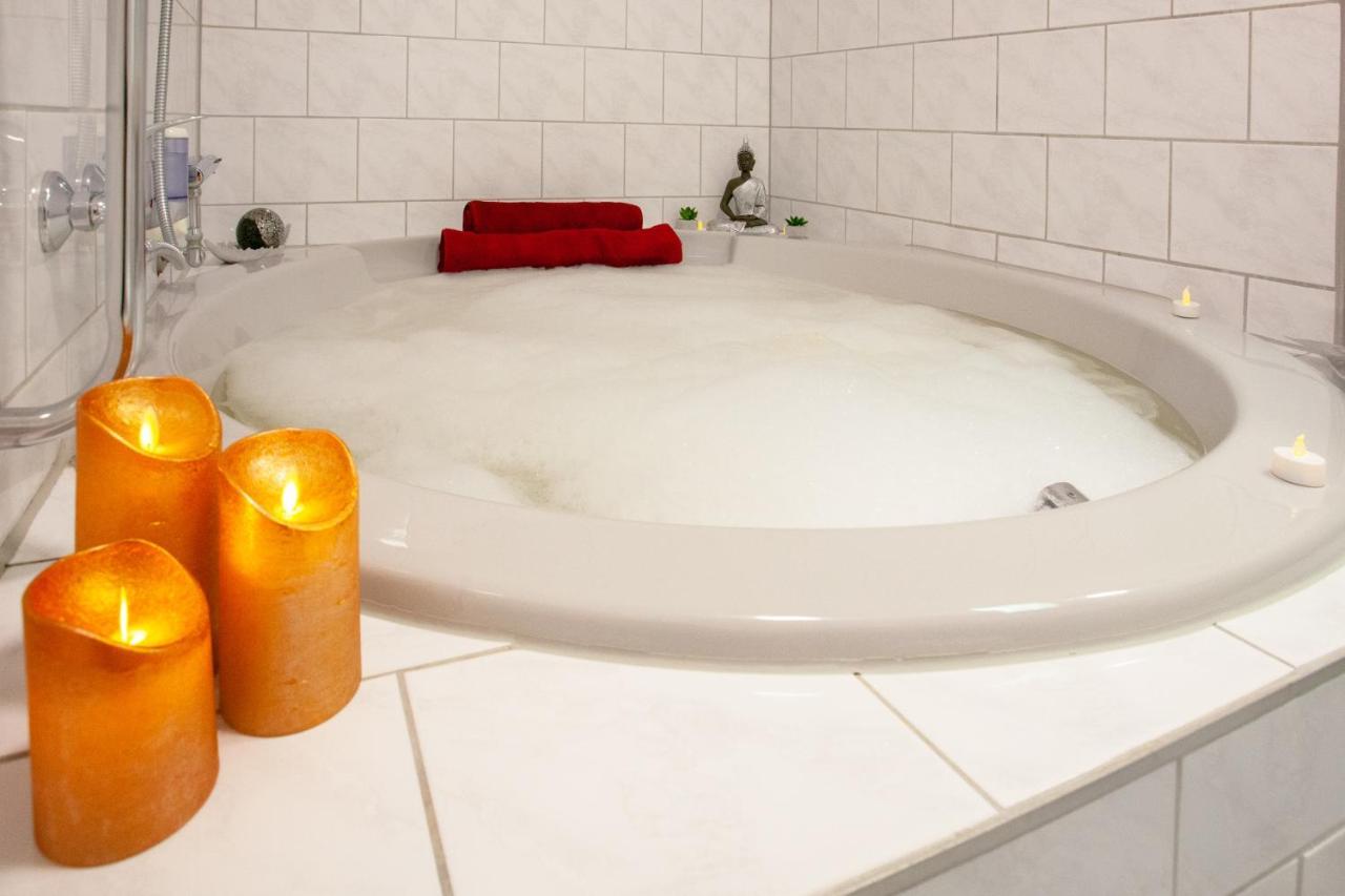 Standard Double Room Bathtub,1323960604:JPEG