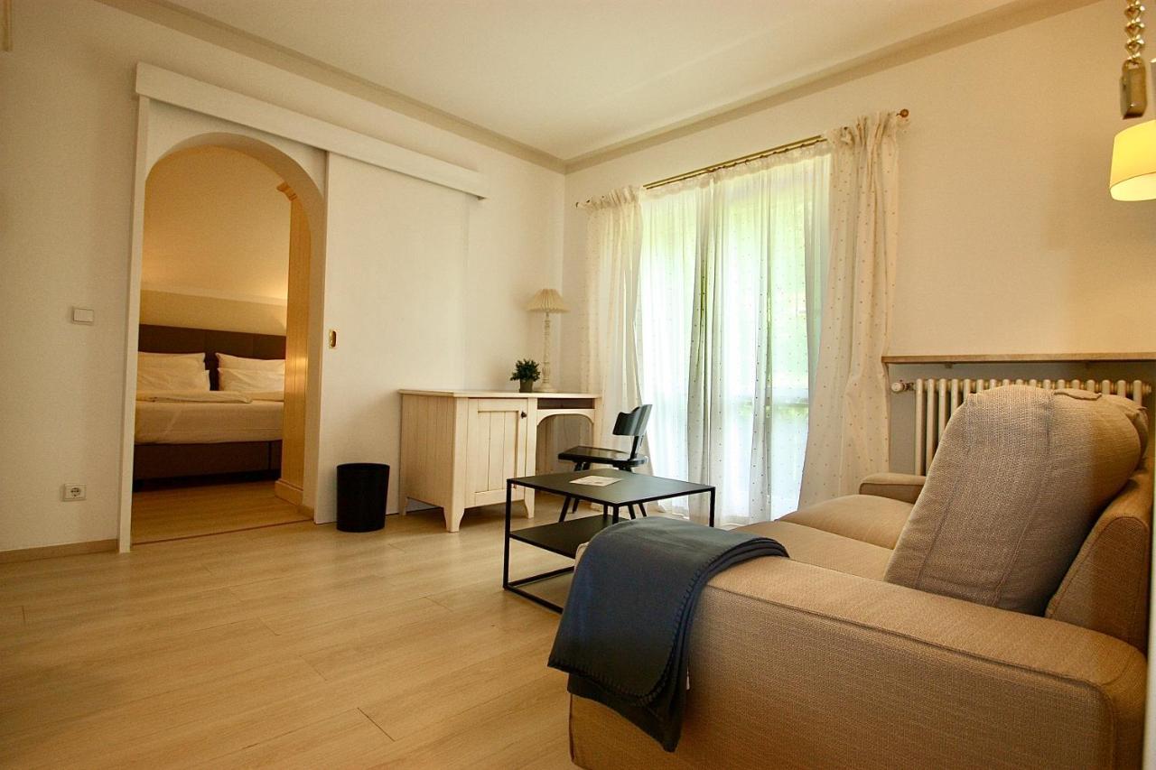 Large Double Room,809972505:JPEG