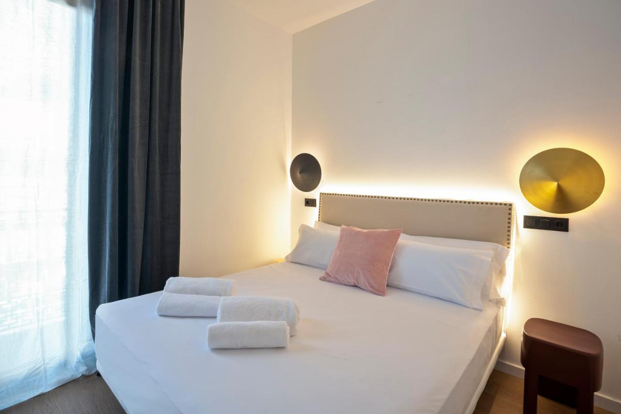 Sehr kleines Zimmer mit Balkon