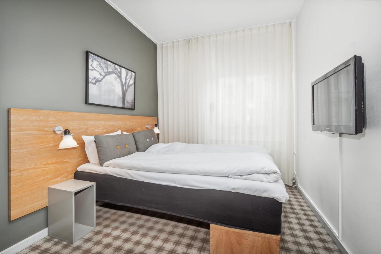 Small Room,1365051659:JPEG
