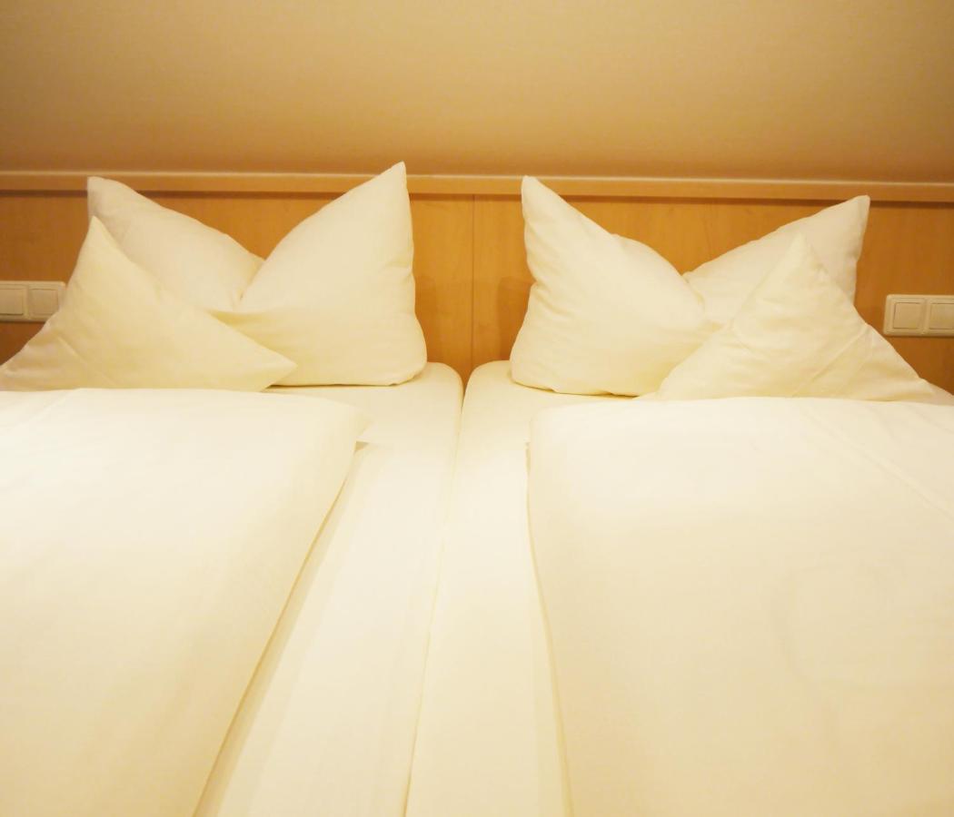 Small Double Room,1362349814:JPEG