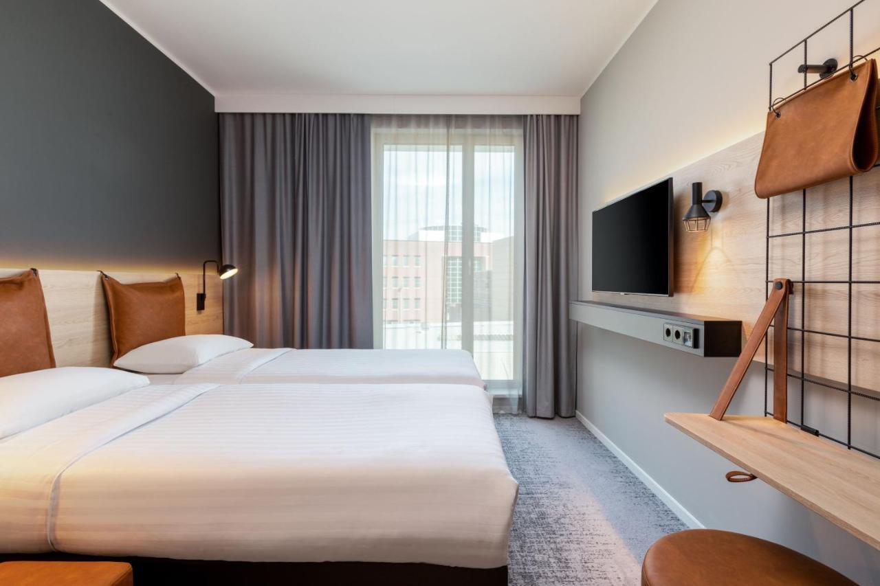 Moxy Twin Room,1366076084:JPEG
