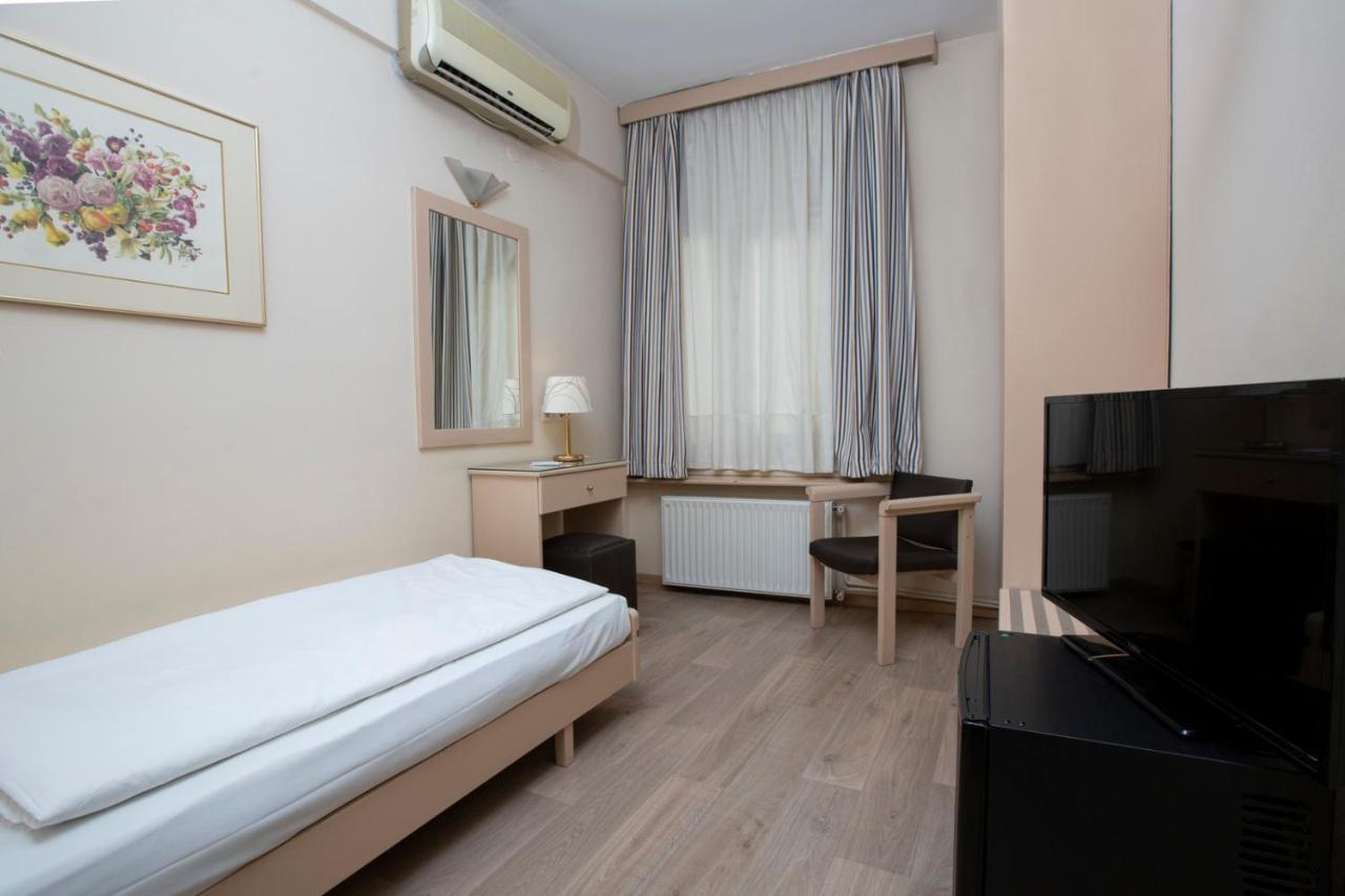 Einzelzimmer mit Blick zur Innenseite