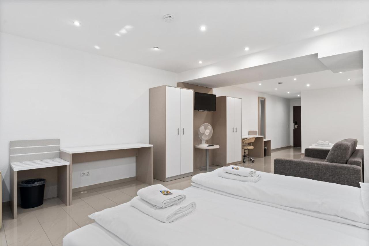 Family Room,1394186663:JPEG