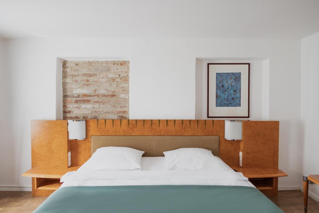 Double Room,1396582712:JPEG