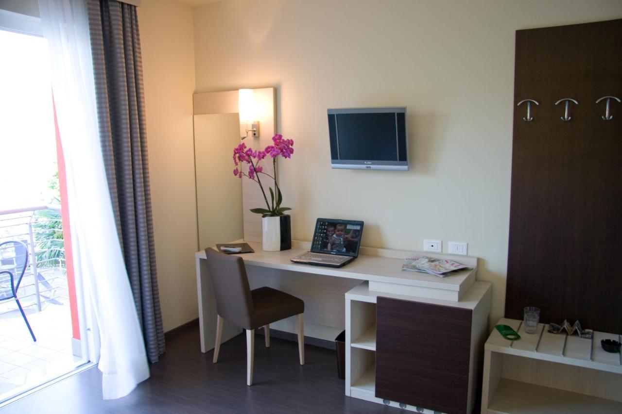 Triple Room Lake View,1397506010:JPEG