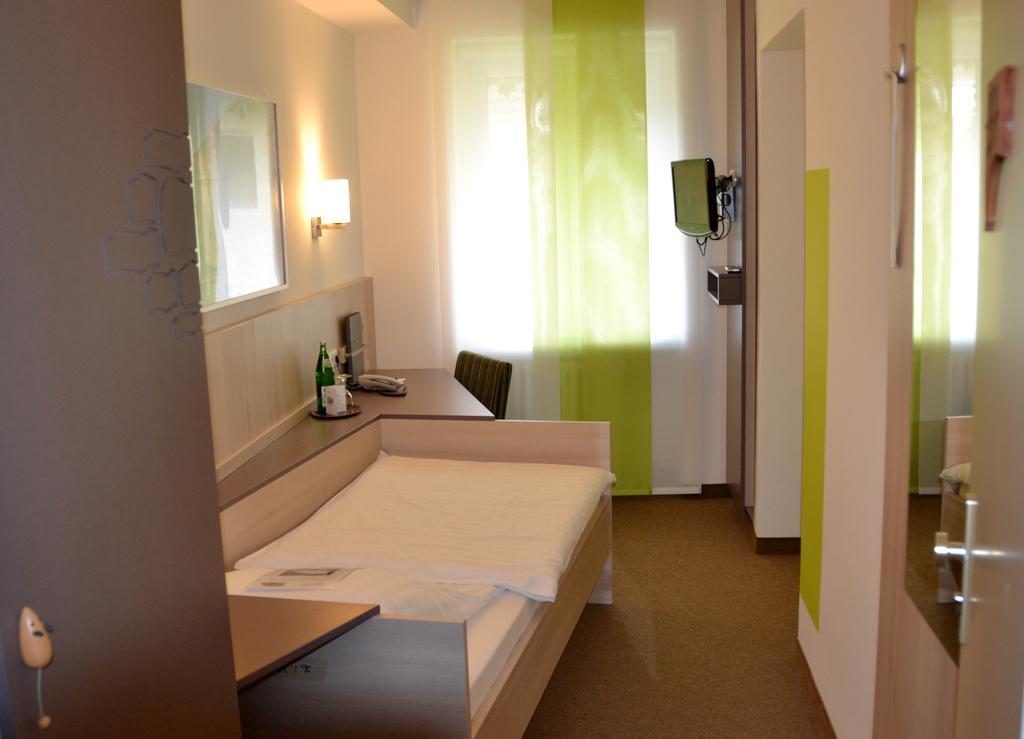 Single Room,59352589:JPEG